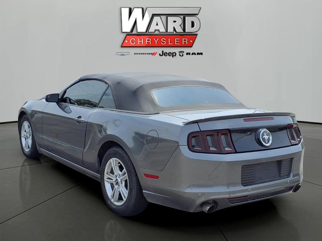 Used 2014 Ford Mustang Convertible RWD image 2