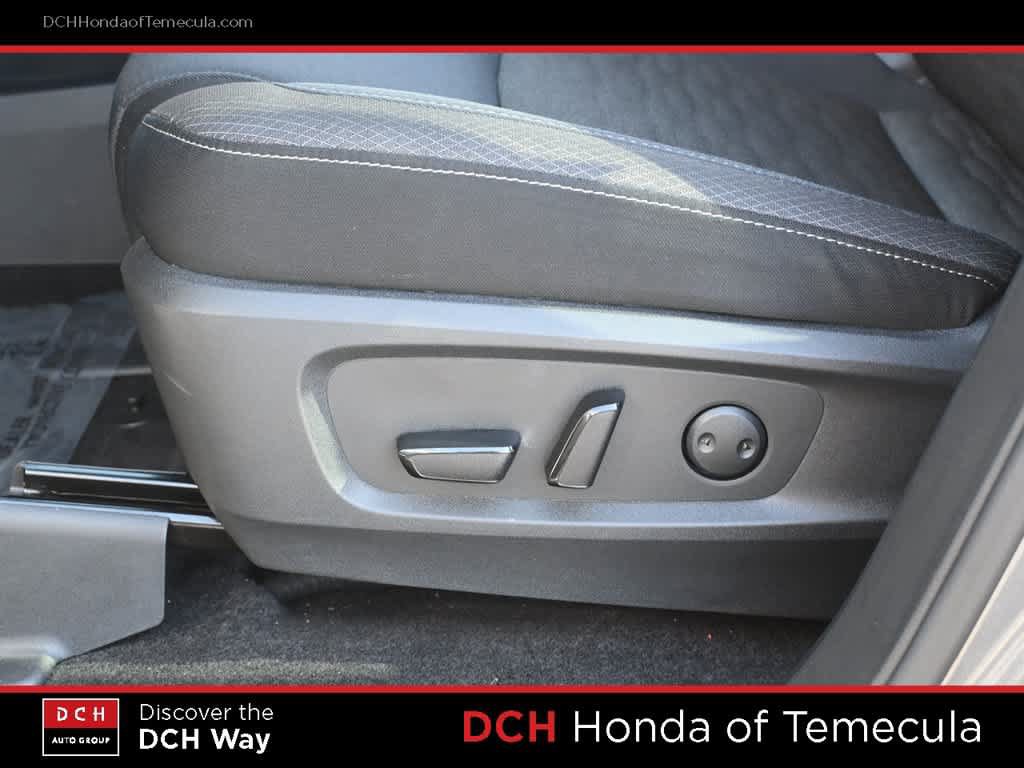 Used 2025 Nissan Pathfinder SV FWD image 17