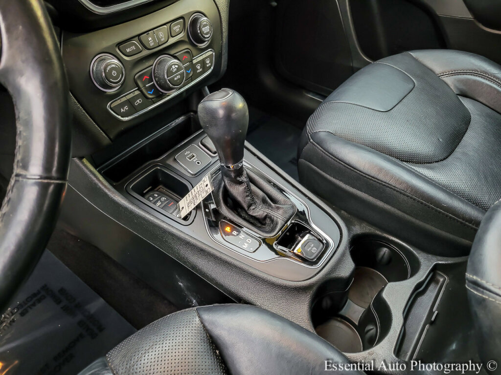 Used 2019 Jeep Cherokee Limited image 25