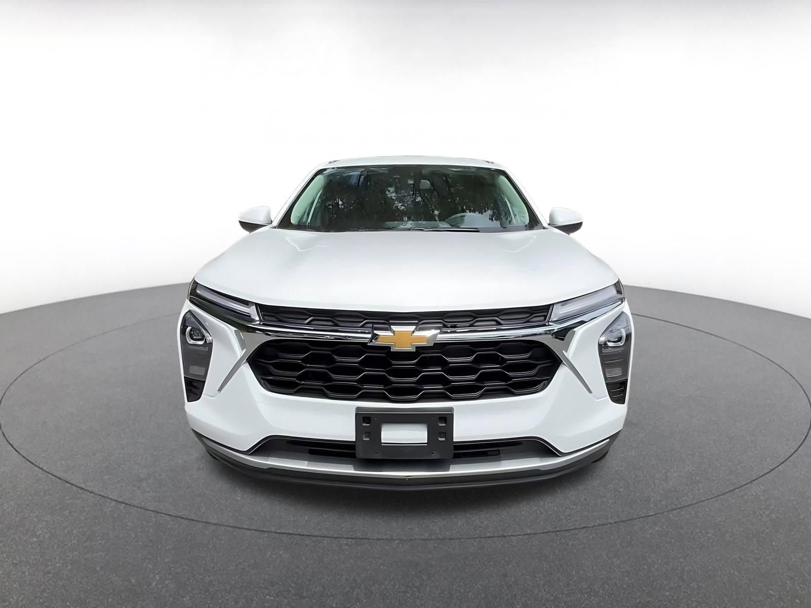 Used 2025 Chevrolet Trax LT FWD image 4
