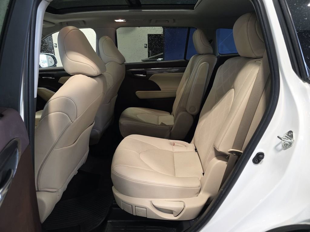 Used 2022 Toyota Highlander Platinum image 14