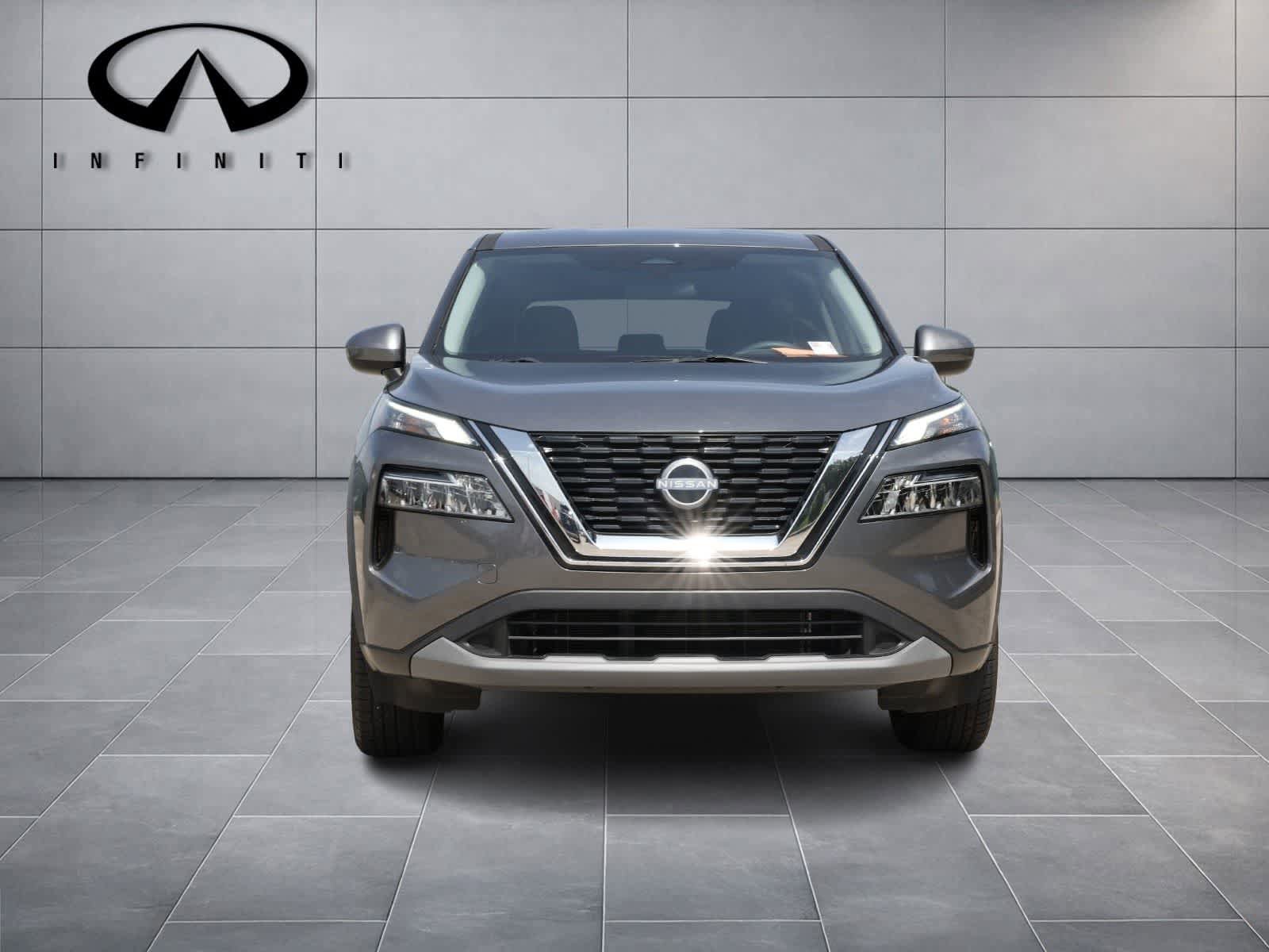 Used 2023 Nissan Rogue SV FWD image 2