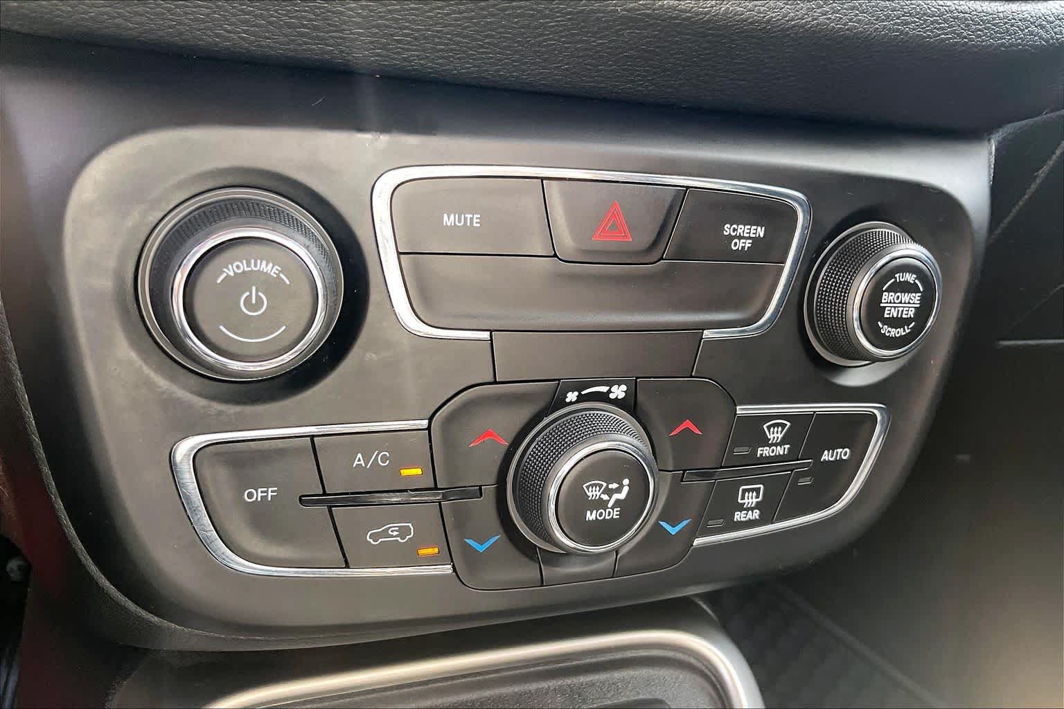 Used 2019 Jeep Compass Latitude w/ Cold Weather Group FWD image 32