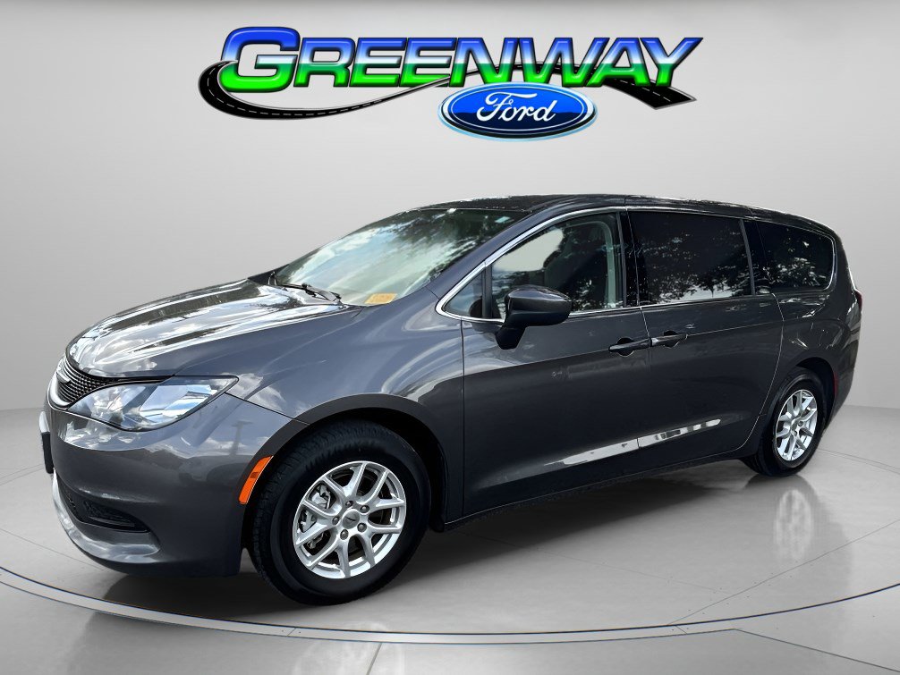 Used 2021 Chrysler Voyager LX image 1