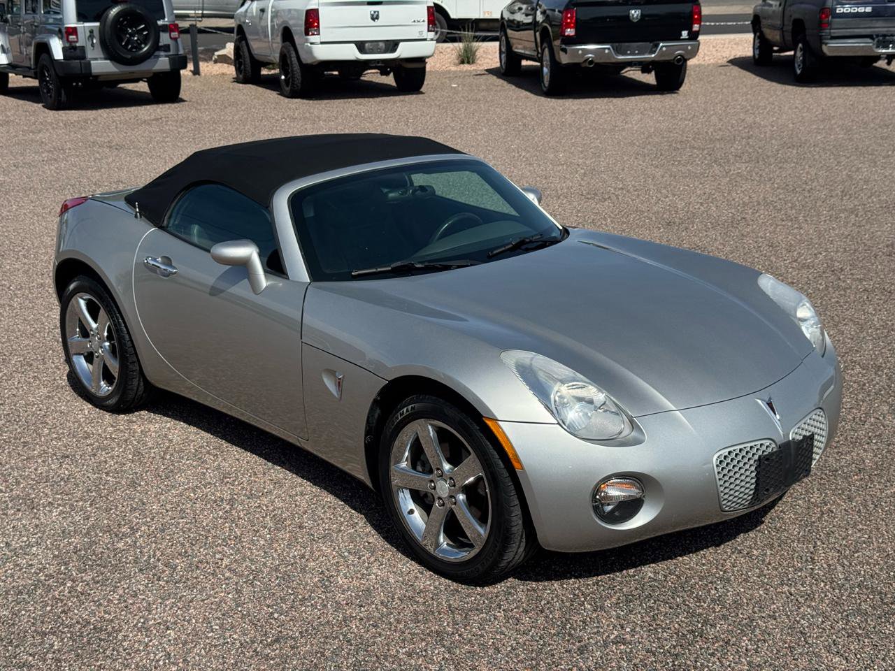 Used 2006 Pontiac Solstice Convertible w/ Premium Package RWD image 24