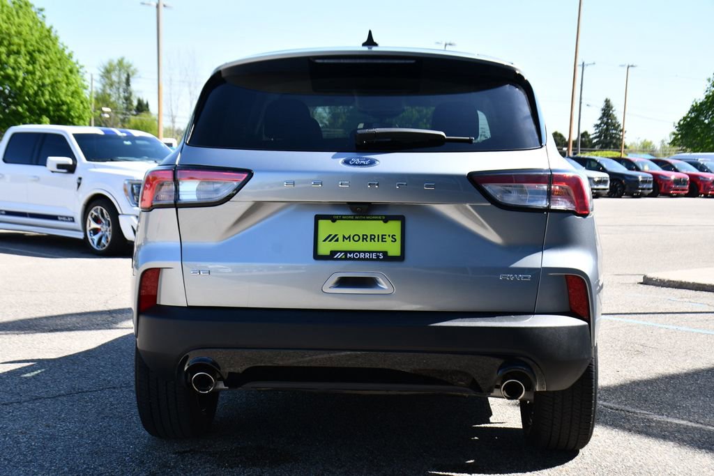 Used 2022 Ford Escape SE w/ SE Sport Appearance Package AWD/4WD image 5