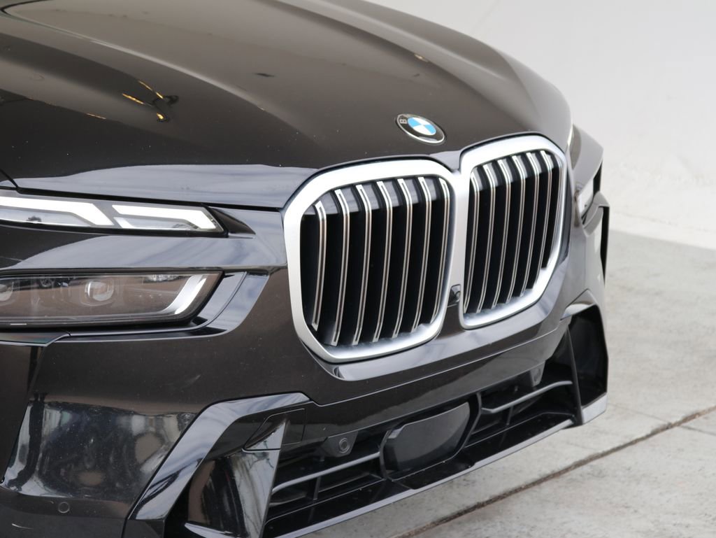 Used 2023 BMW X7 xDrive40i w/ M Sport Package AWD/4WD image 12
