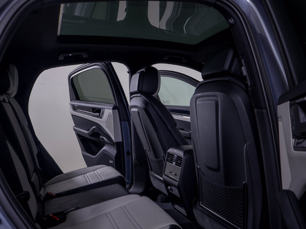 Certified 2026 Porsche Cayenne S AWD/4WD image 8
