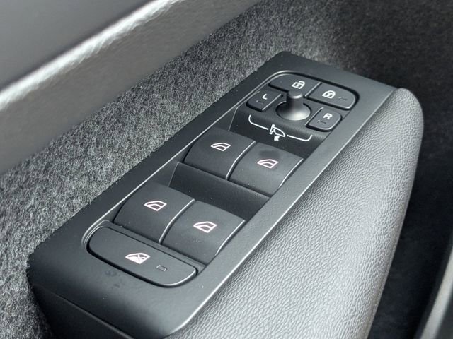 New 2026 Volvo XC40 B4 Plus w/ Protection Package Premier image 27
