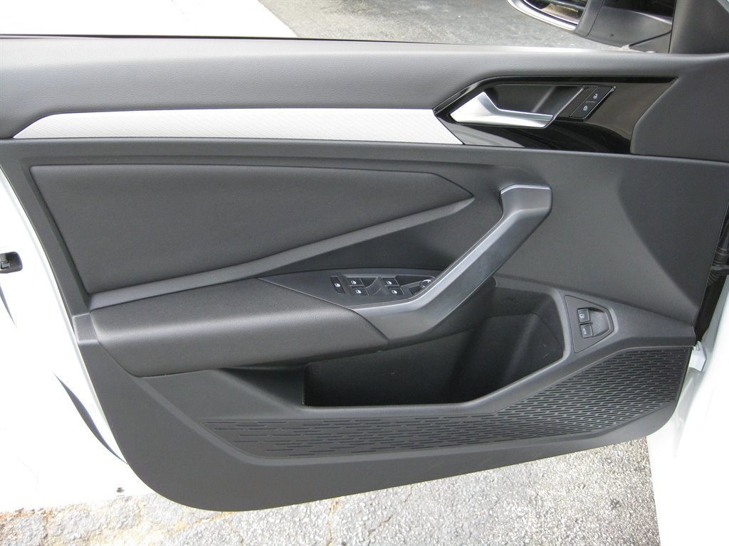 Used 2021 Volkswagen Jetta R-Line w/ R-Line Cold Weather Package image 10