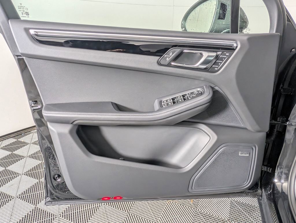 New 2026 Porsche Macan Turbo image 25