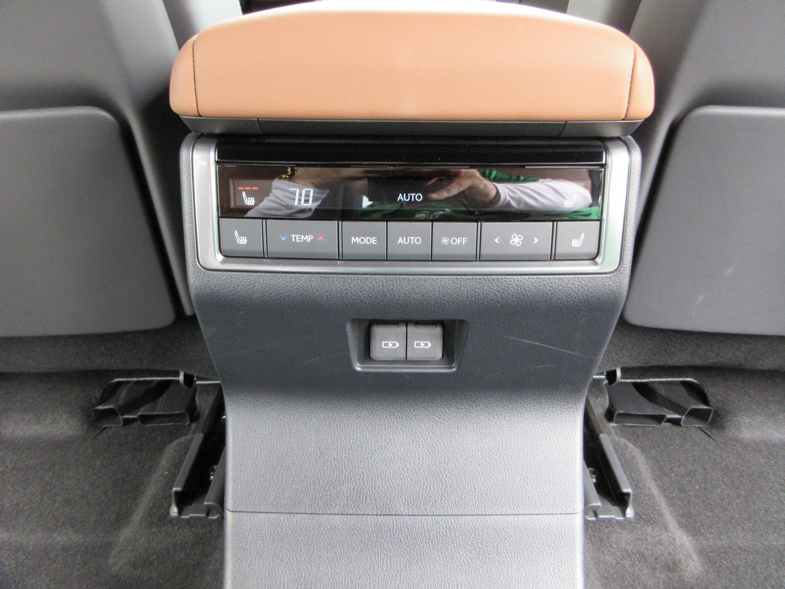 Used 2024 Lexus GX 550 w/ Accessory Package (31) AWD/4WD image 25