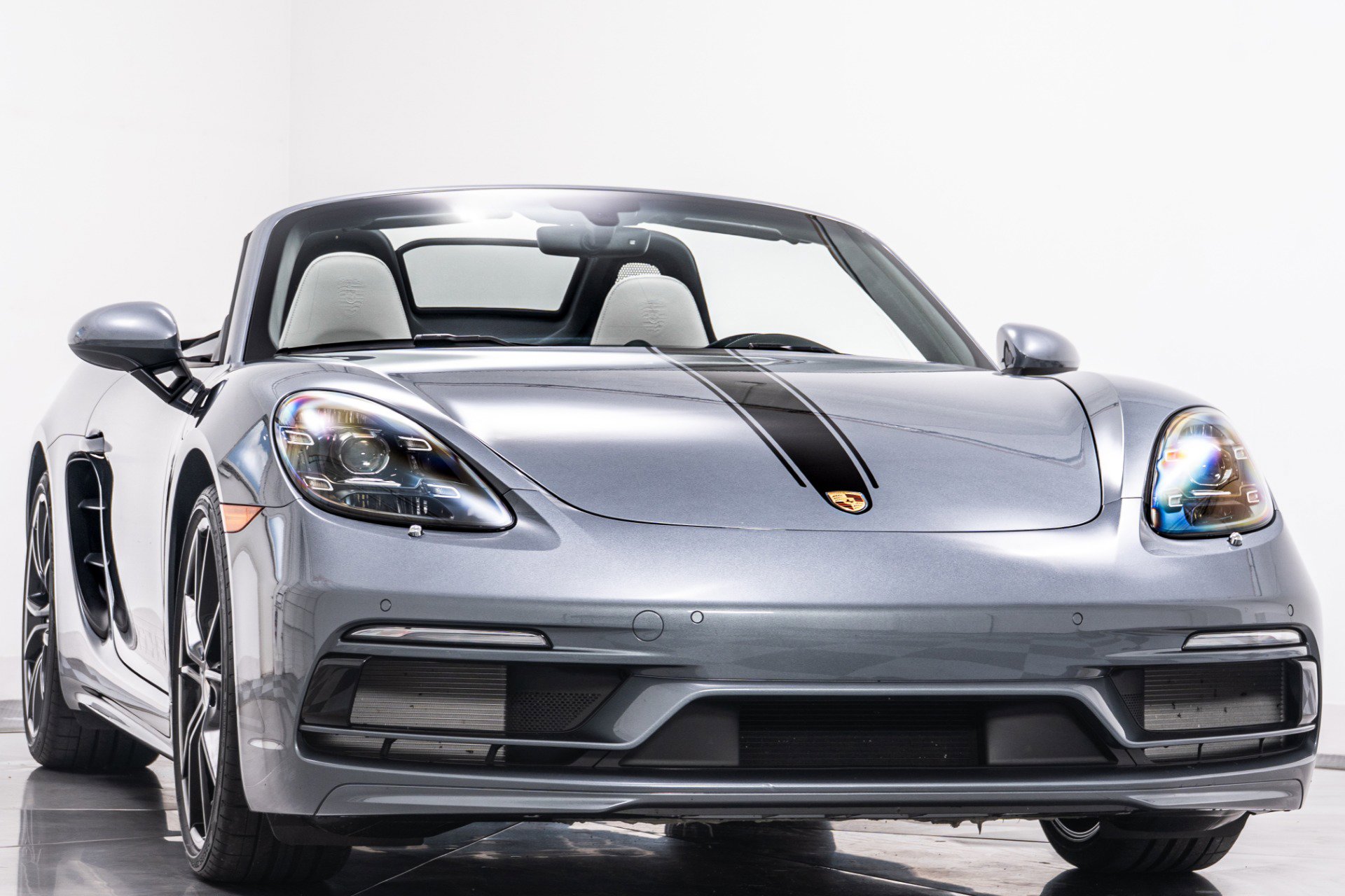 Used 2025 Porsche 718 Boxster image 3
