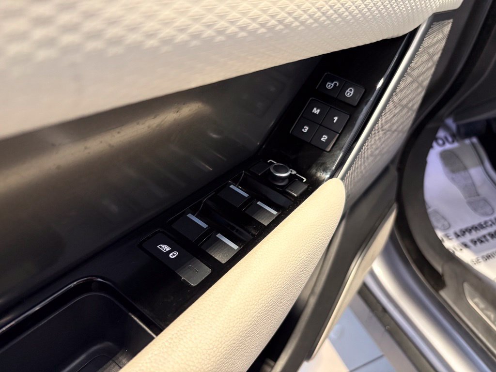 Used 2020 Land Rover Range Rover Velar S AWD/4WD image 40