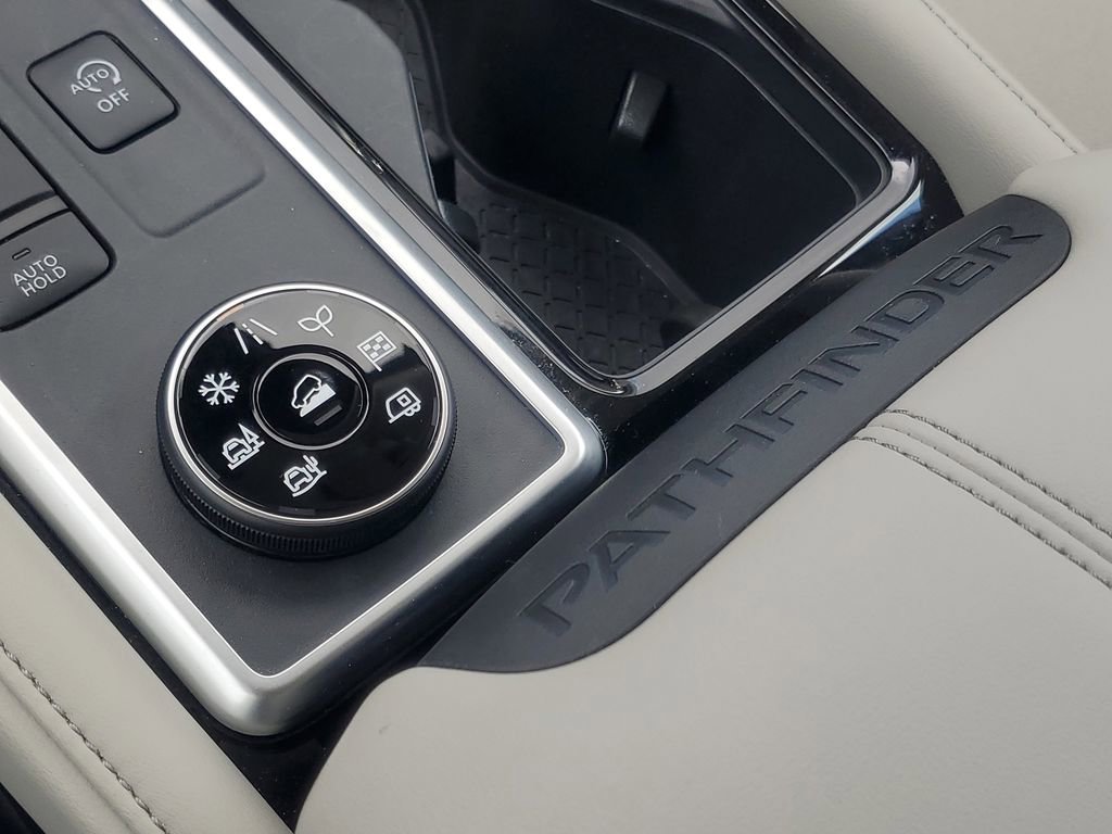 Used 2024 Nissan Pathfinder SV w/ SV Premium Package image 26