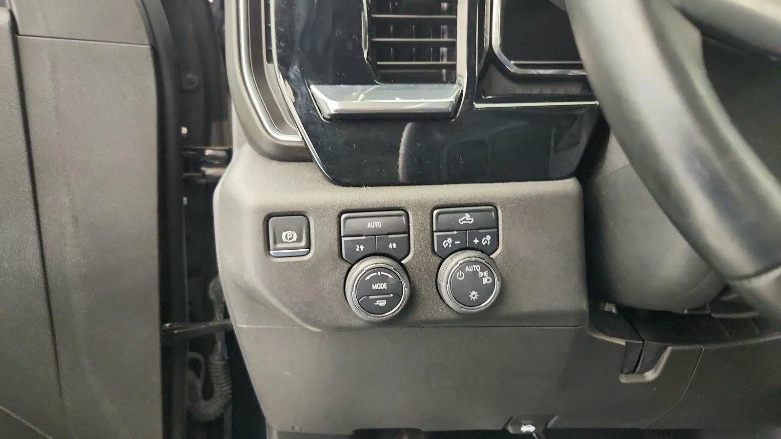 Used 2024 Chevrolet Silverado 1500 LT AWD/4WD image 16