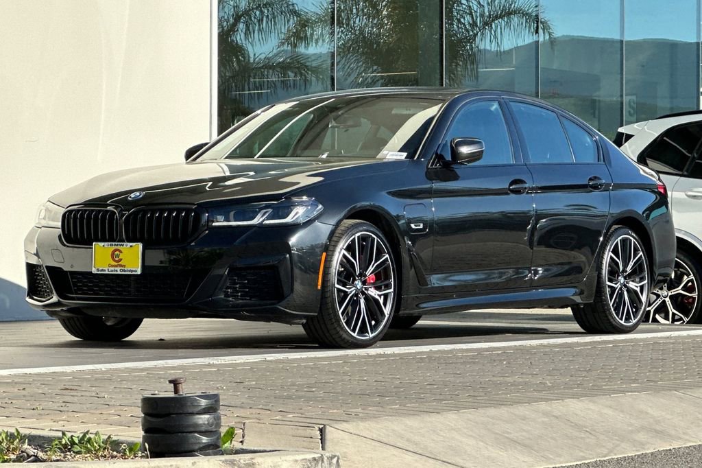 Used 2023 BMW 530e w/ Executive Package image 7