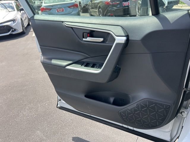 Used 2023 Toyota RAV4 SE image 30