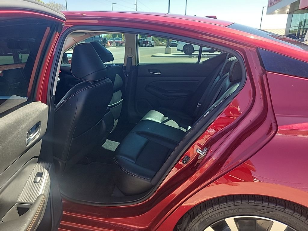 Used 2020 Nissan Altima 2.5 SR w/ Premium Package image 12