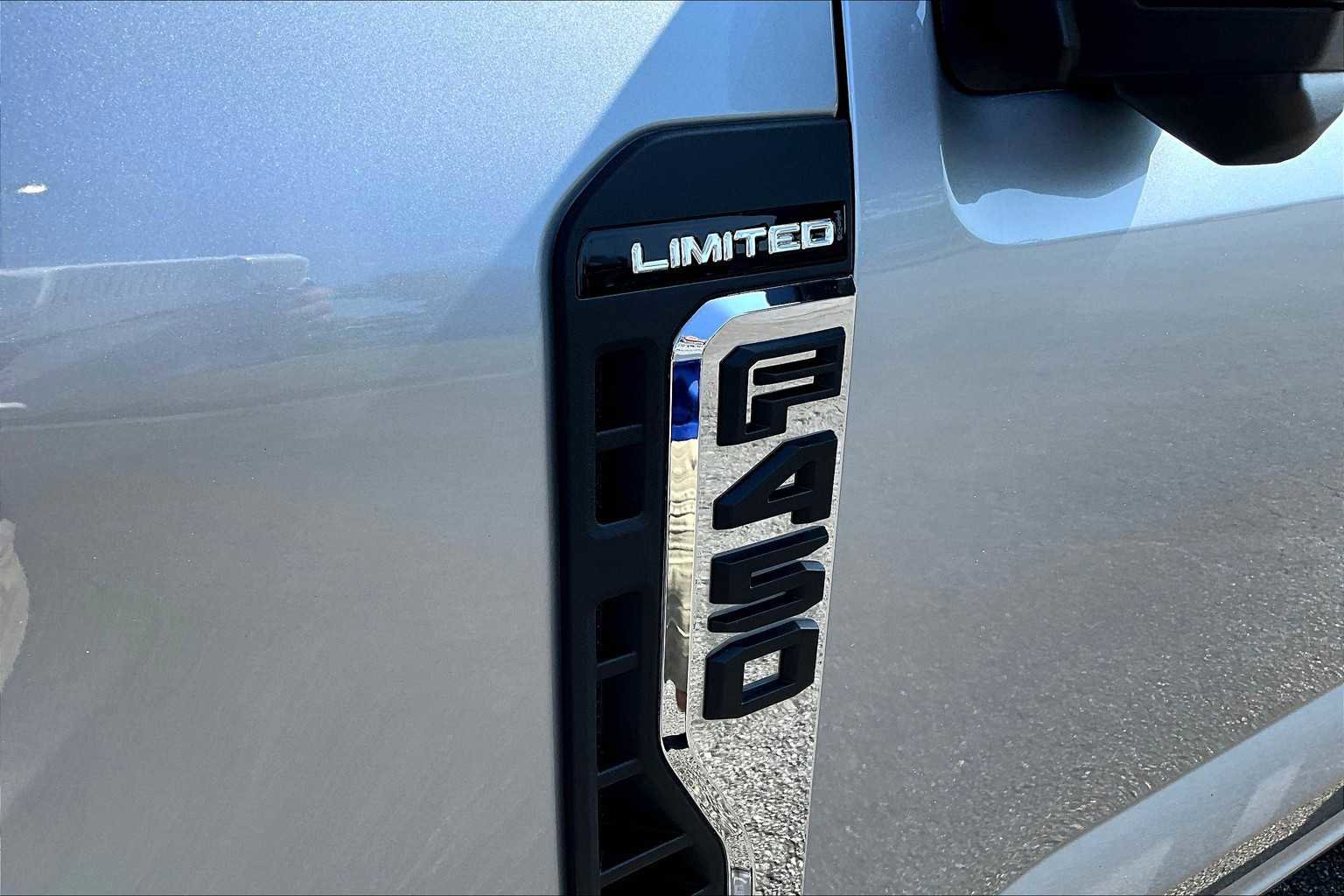 Used 2024 Ford F450 Limited image 30