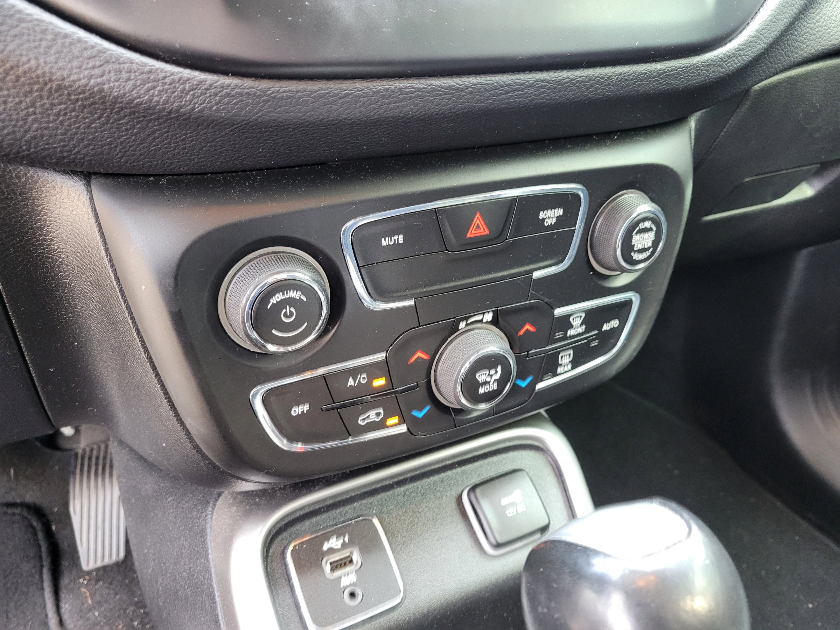 Used 2019 Jeep Compass Latitude FWD image 22