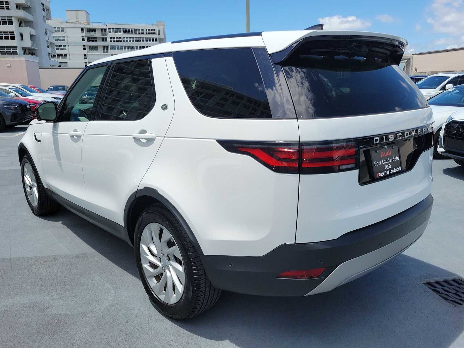 Used 2025 Land Rover Discovery S AWD/4WD image 4