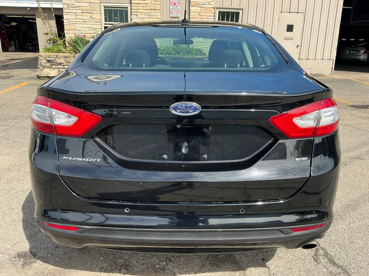 Used 2016 Ford Fusion SE FWD image 5