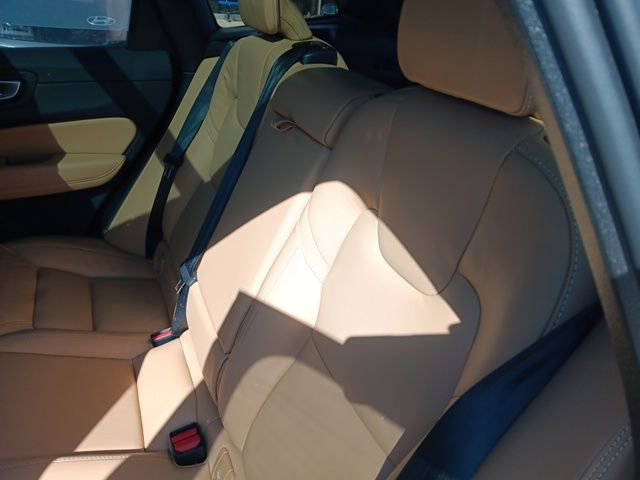 Used 2024 Volvo XC60 B5 Ultimate w/ Protection Package Premier image 11