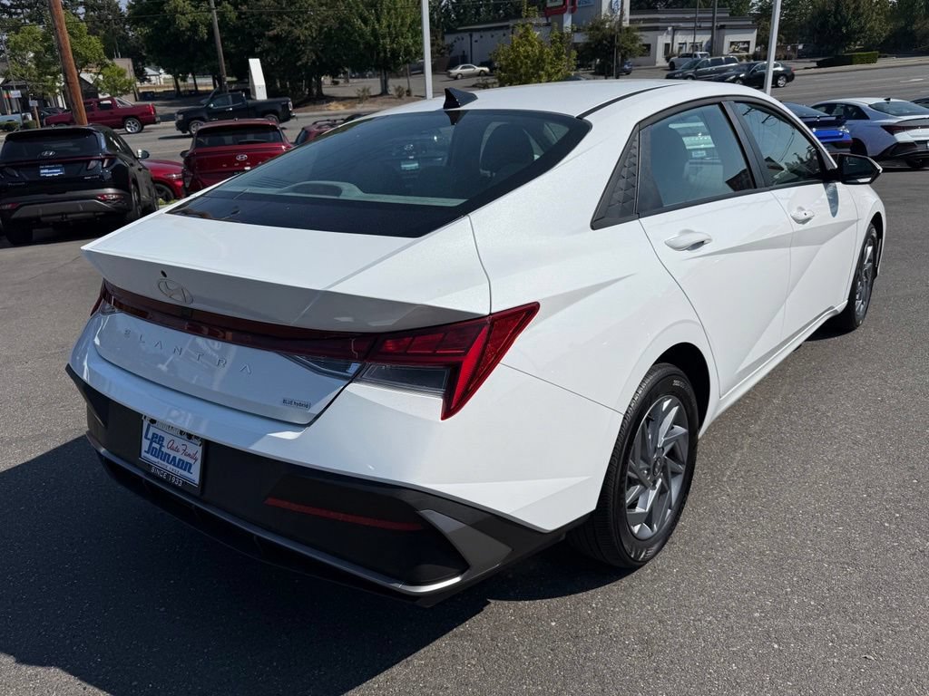 Certified 2025 Hyundai Elantra Hybrid FWD image 5
