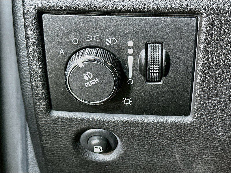 Used 2013 Jeep Grand Cherokee Laredo AWD/4WD image 10