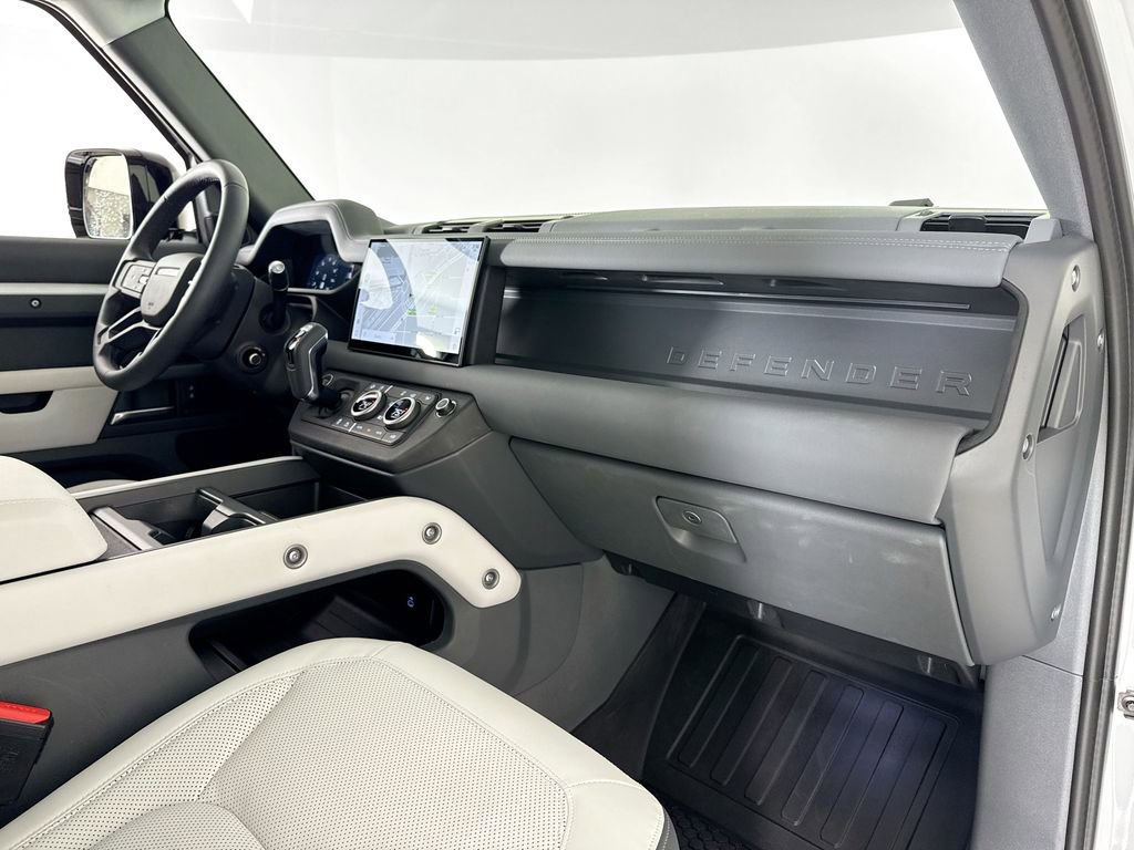 Used 2025 Land Rover Defender 110 X-Dynamic SE image 13