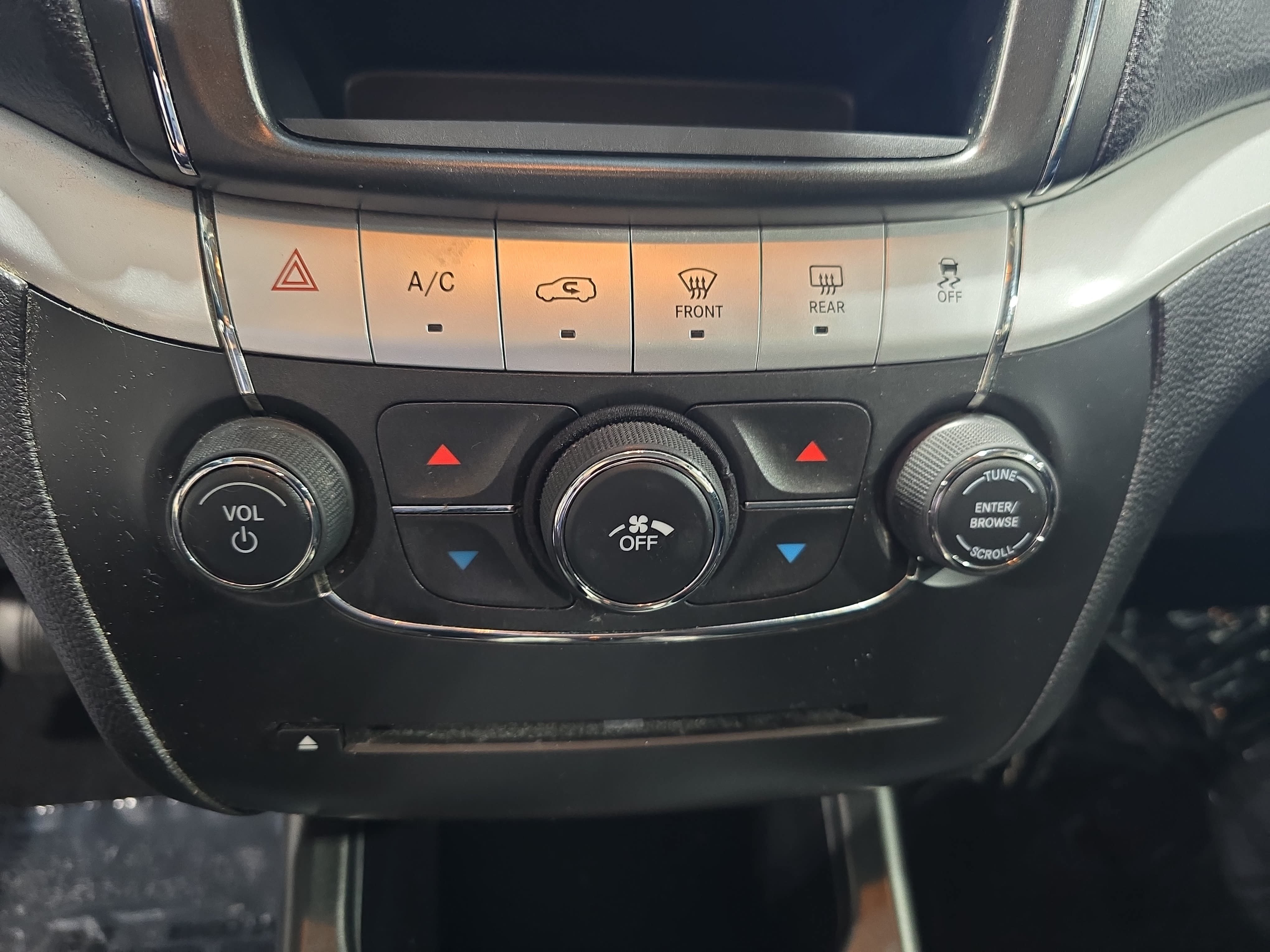 Used 2018 Dodge Journey SXT w/ Connectivity Group FWD image 24