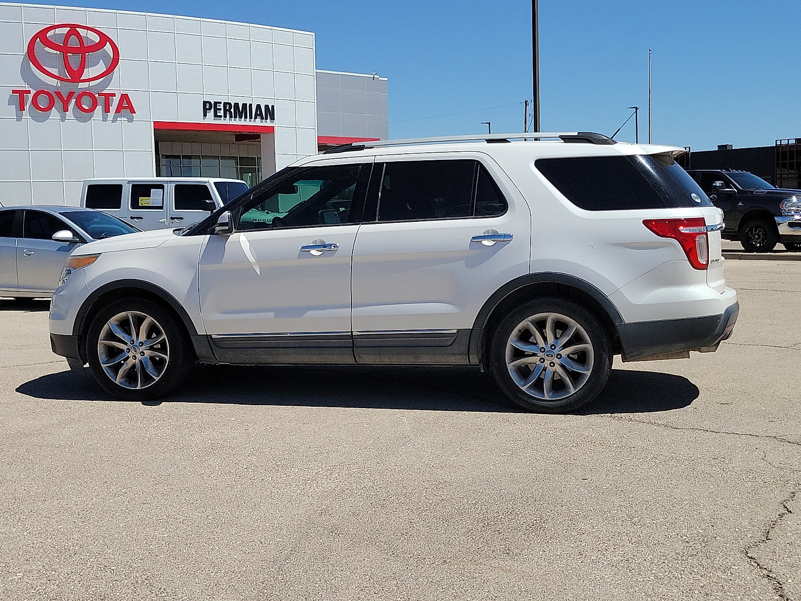 Used 2011 Ford Explorer Limited w/ 301A Rapid Spec Order Code FWD image 2