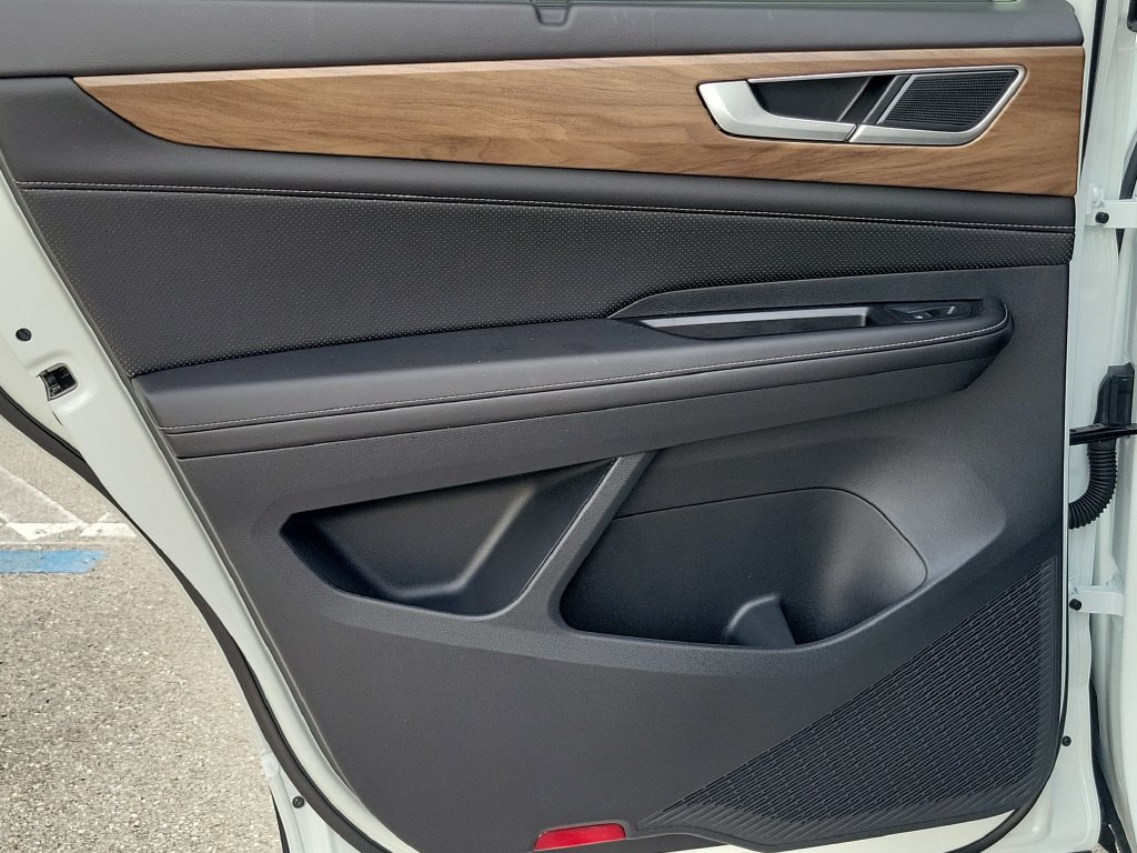 Certified 2026 Volkswagen Atlas SE FWD image 18