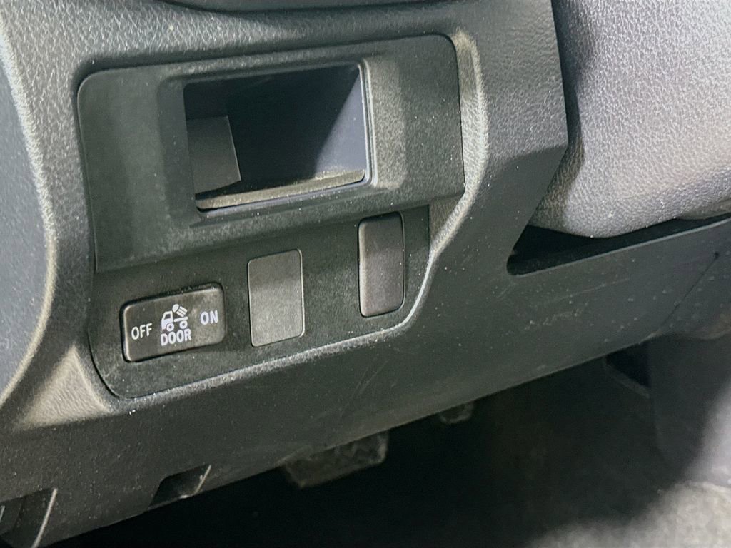 Used 2017 Toyota Tacoma SR RWD image 11