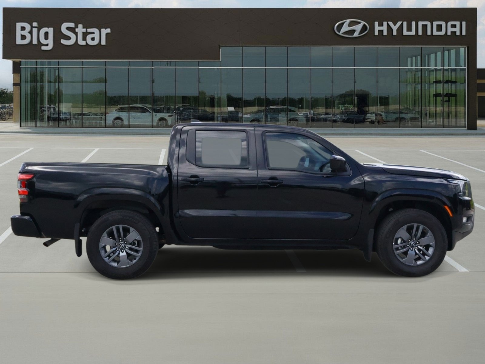 Used 2025 Nissan Frontier SV w/ SV Convenience Package RWD image 5