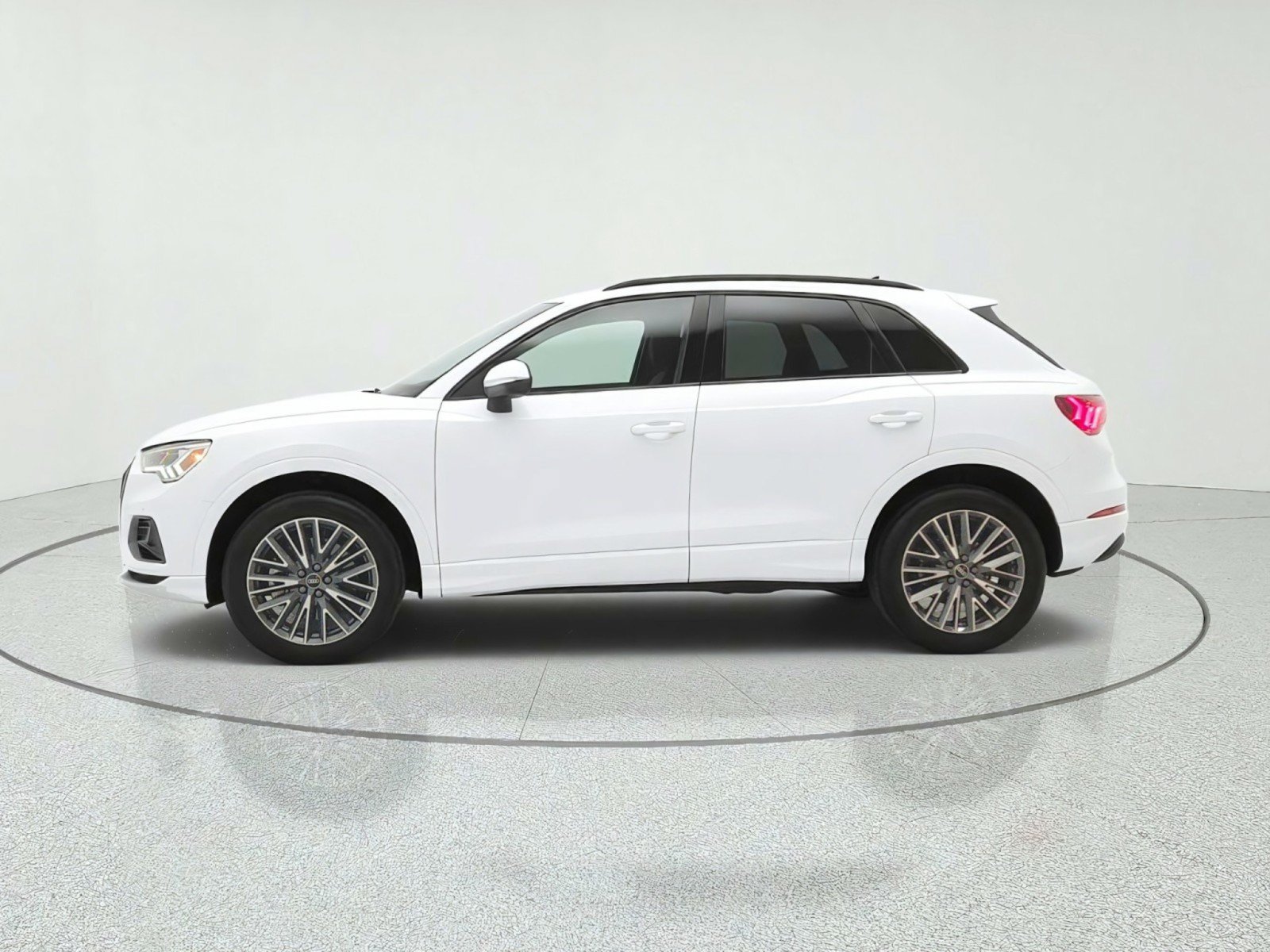 Used 2024 Audi Q3 2.0T Premium w/ Convenience Package AWD/4WD image 8