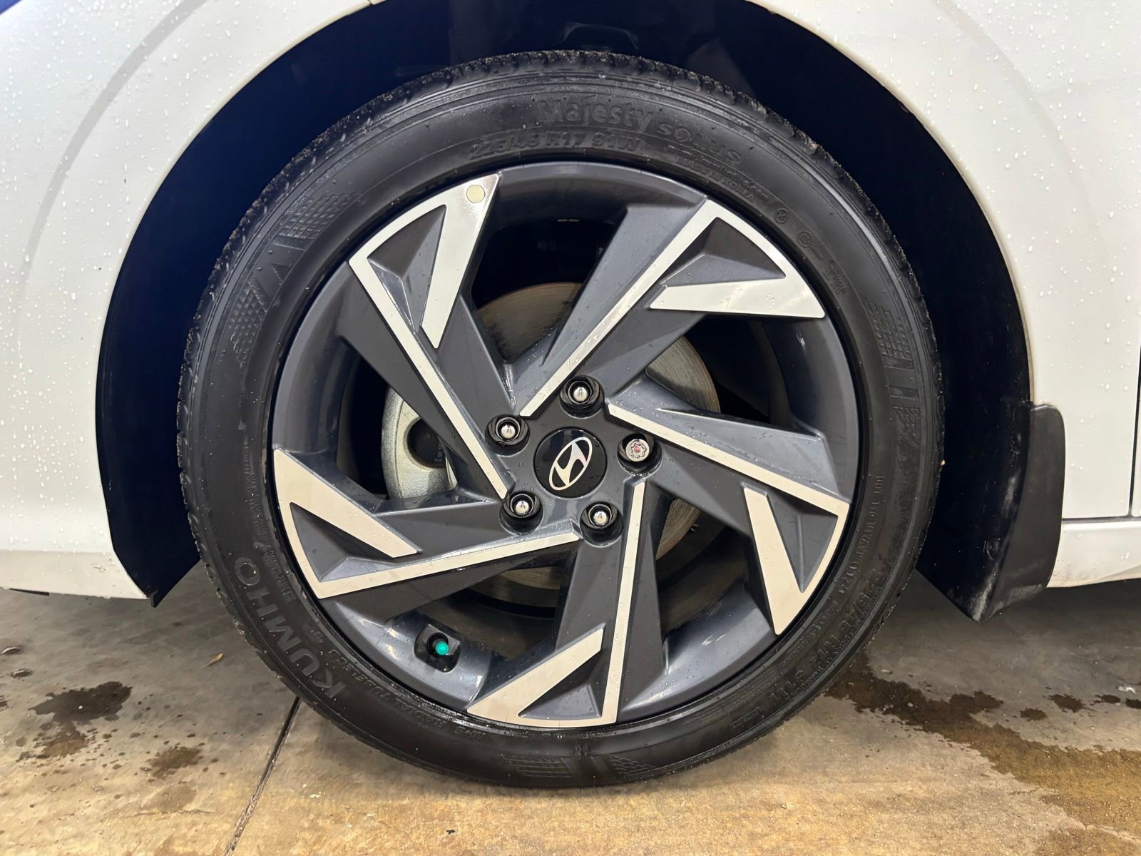Certified 2024 Hyundai Elantra SEL w/ Convenience Package FWD image 9