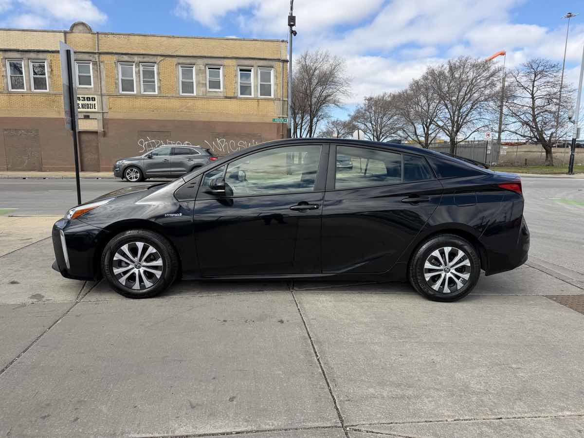 Used 2021 Toyota Prius XLE image 8