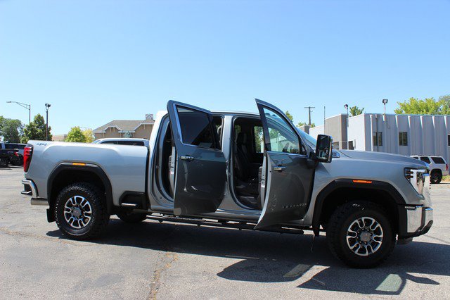 Used 2025 GMC Sierra 3500 SLT w/ SLT Convenience Package image 21