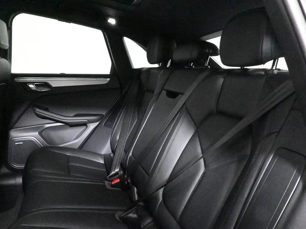 Used 2026 Porsche Macan AWD/4WD image 36
