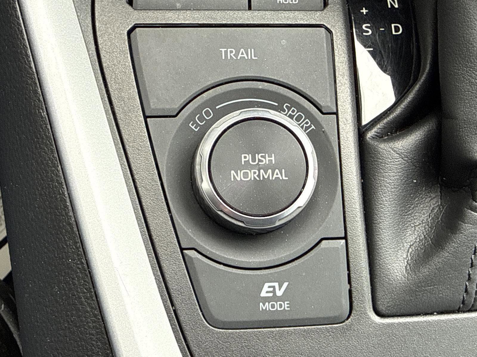 Used 2022 Toyota RAV4 XLE w/ Convenience Package image 18