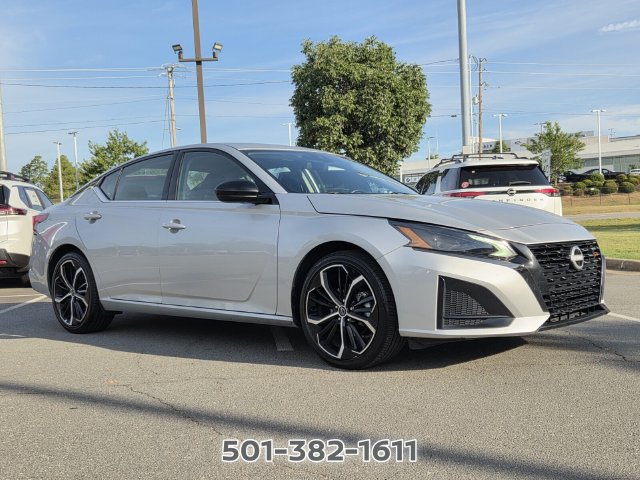 Used 2025 Nissan Altima 2.5 SR FWD image 4
