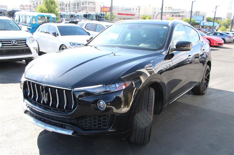 Used 2017 Maserati Levante w/ Luxury Package AWD/4WD image 4