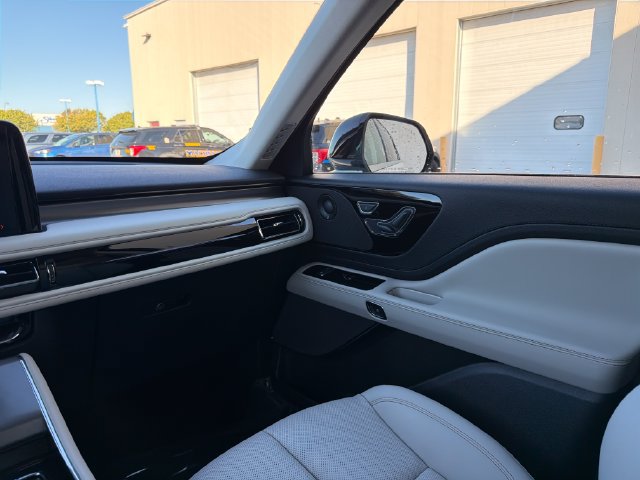 New 2027 Lincoln Aviator AWD image 21
