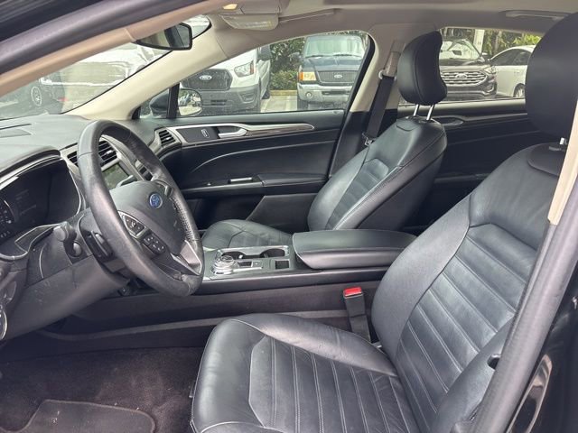 Used 2017 Ford Fusion SE w/ Fusion SE Technology Package image 6