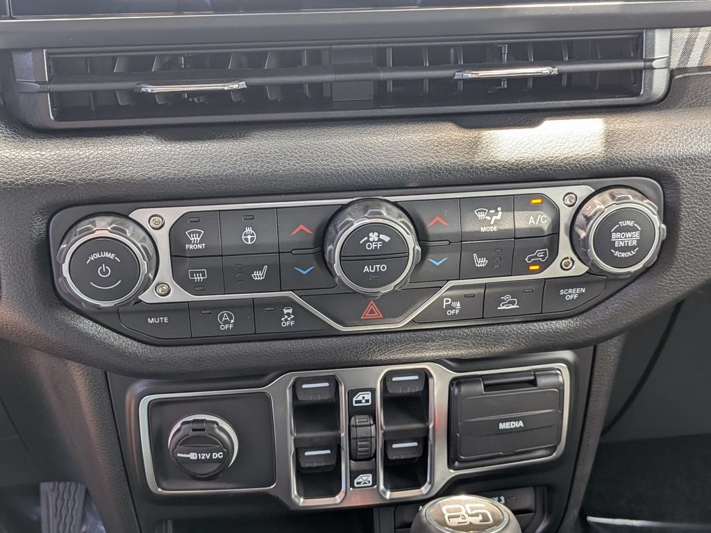 New 2026 Jeep Gladiator Sport AWD/4WD image 18