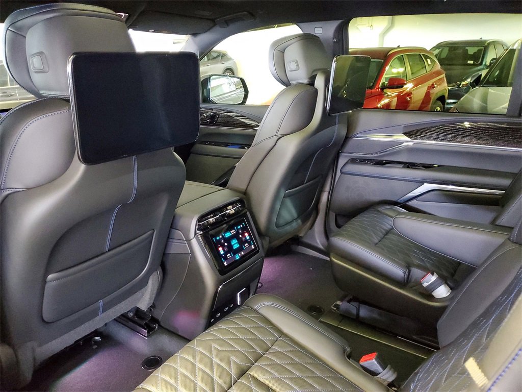 New 2026 Cadillac Escalade IQ Sport 1 w/ LPO, ONYX Package image 10