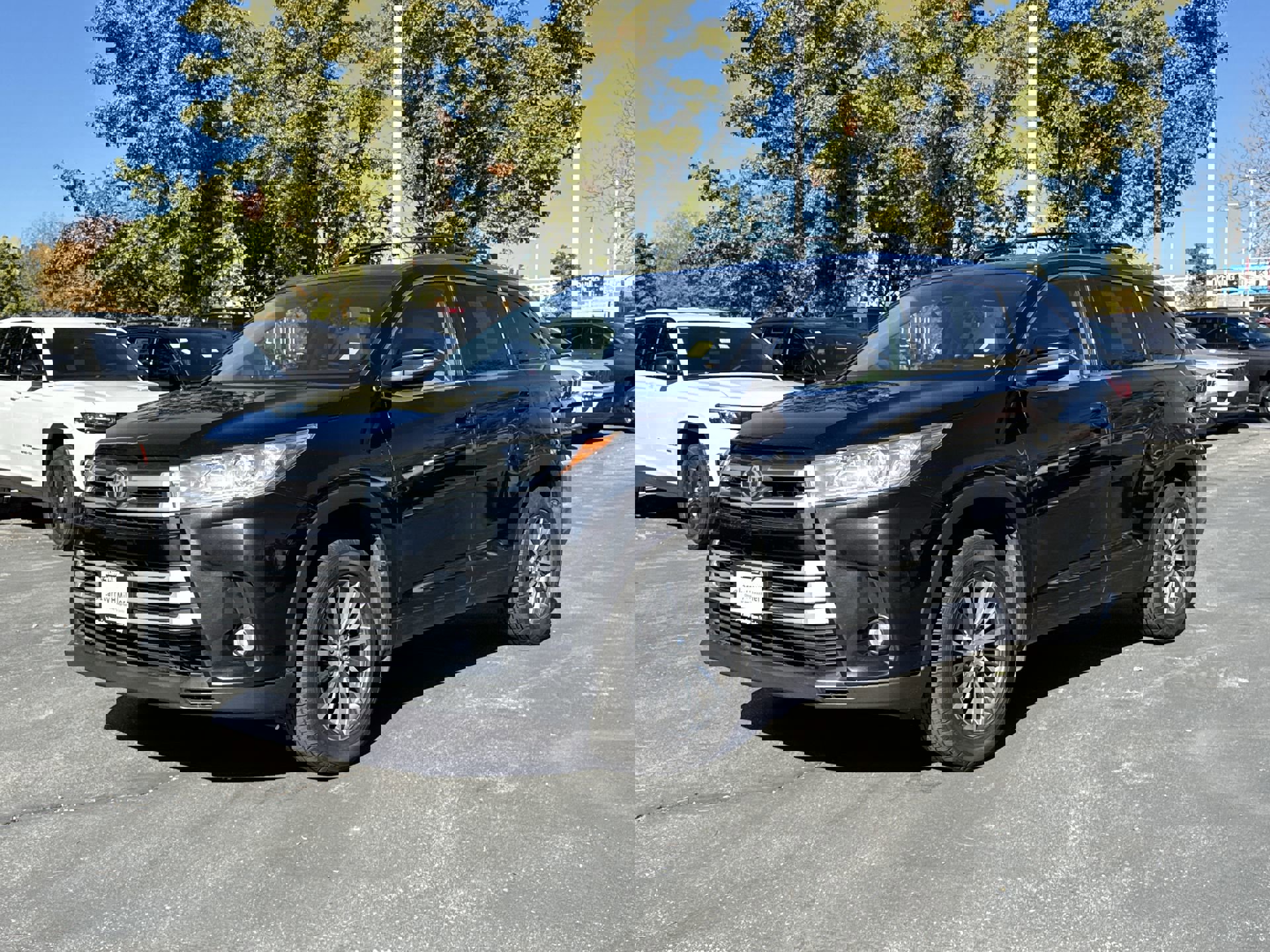 Used 2018 Toyota Highlander XLE image 1