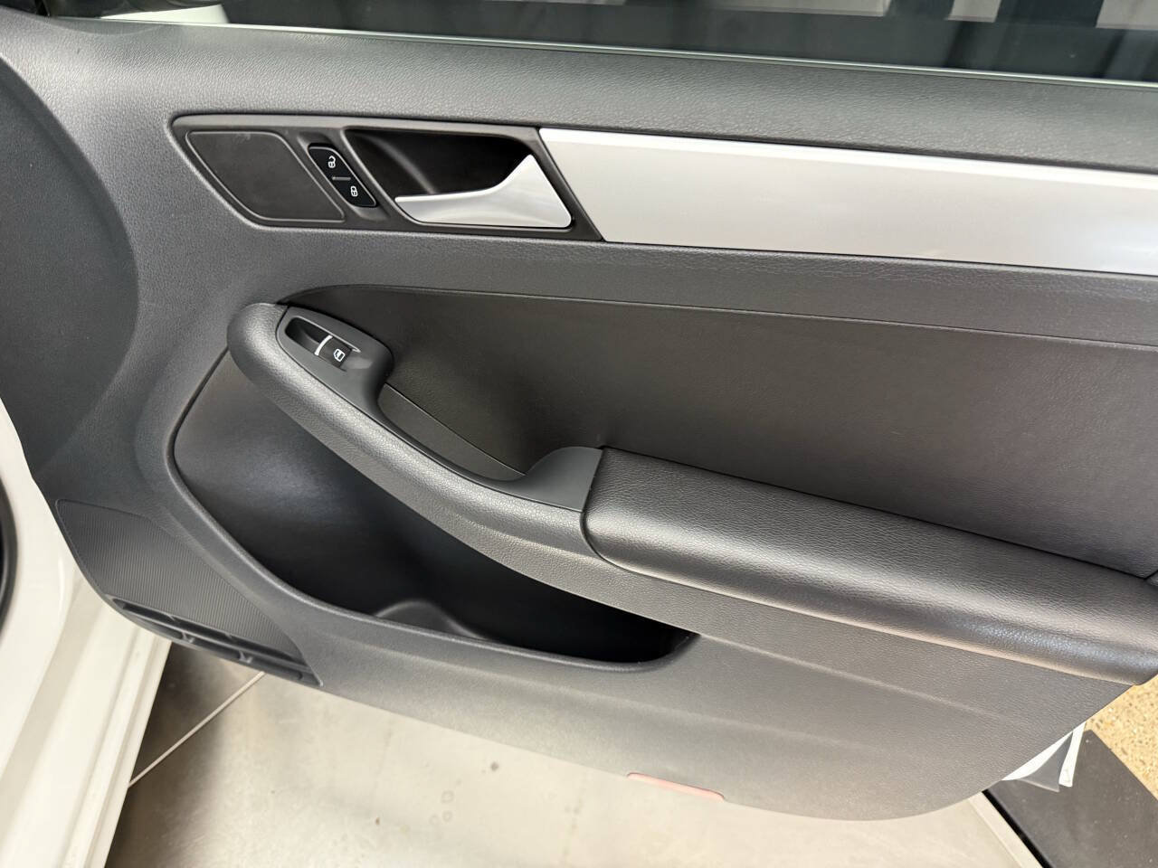Used 2013 Volkswagen Jetta SE FWD image 23
